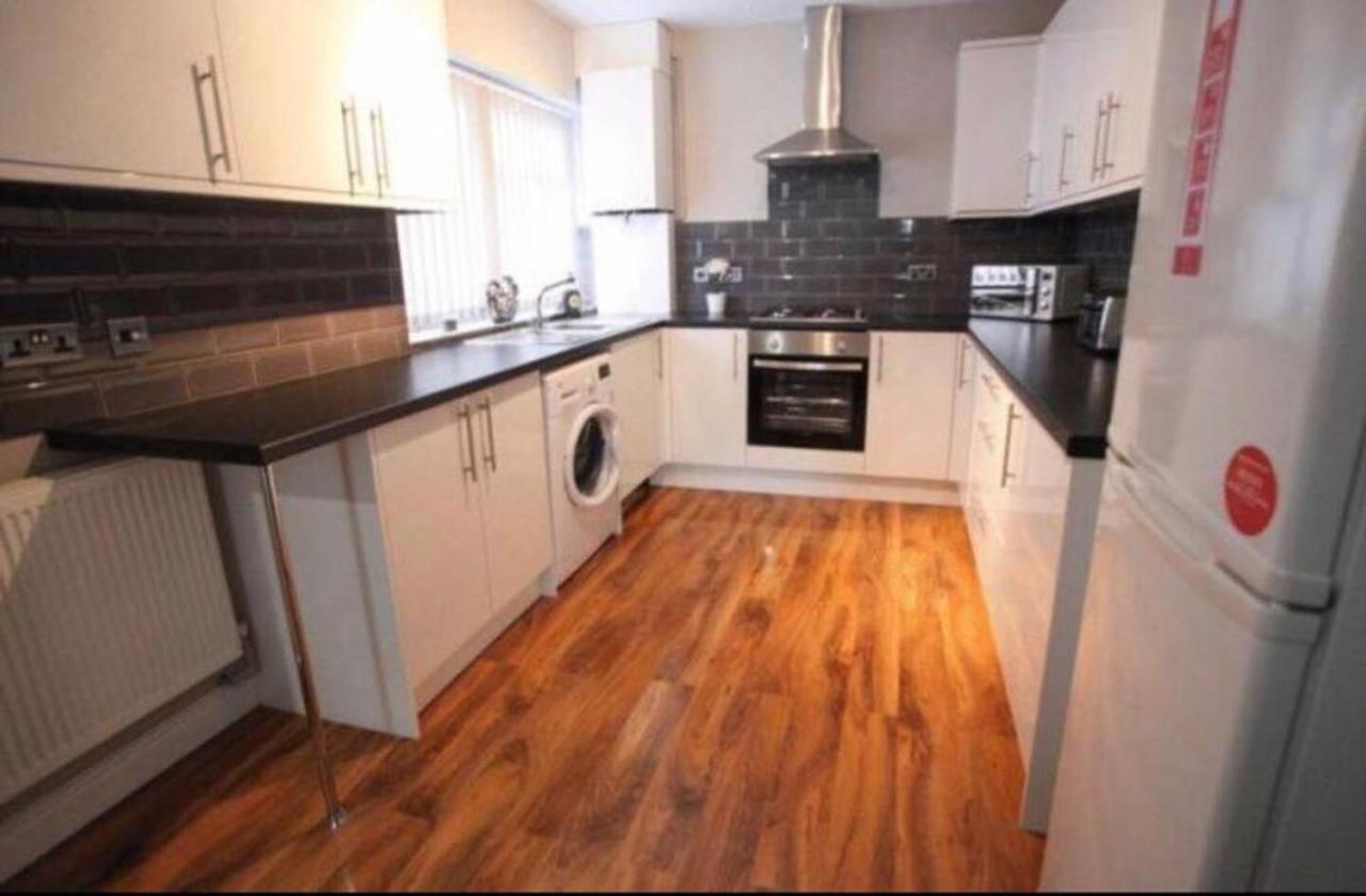 Host Liverpool - City Centre Townhouse, Group Friendly & Parking Exterior foto